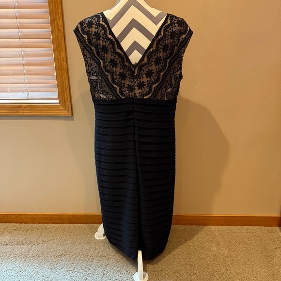 Adrianna Papell Black Lace V-Neck Midi Dress - Picture 2 of 9